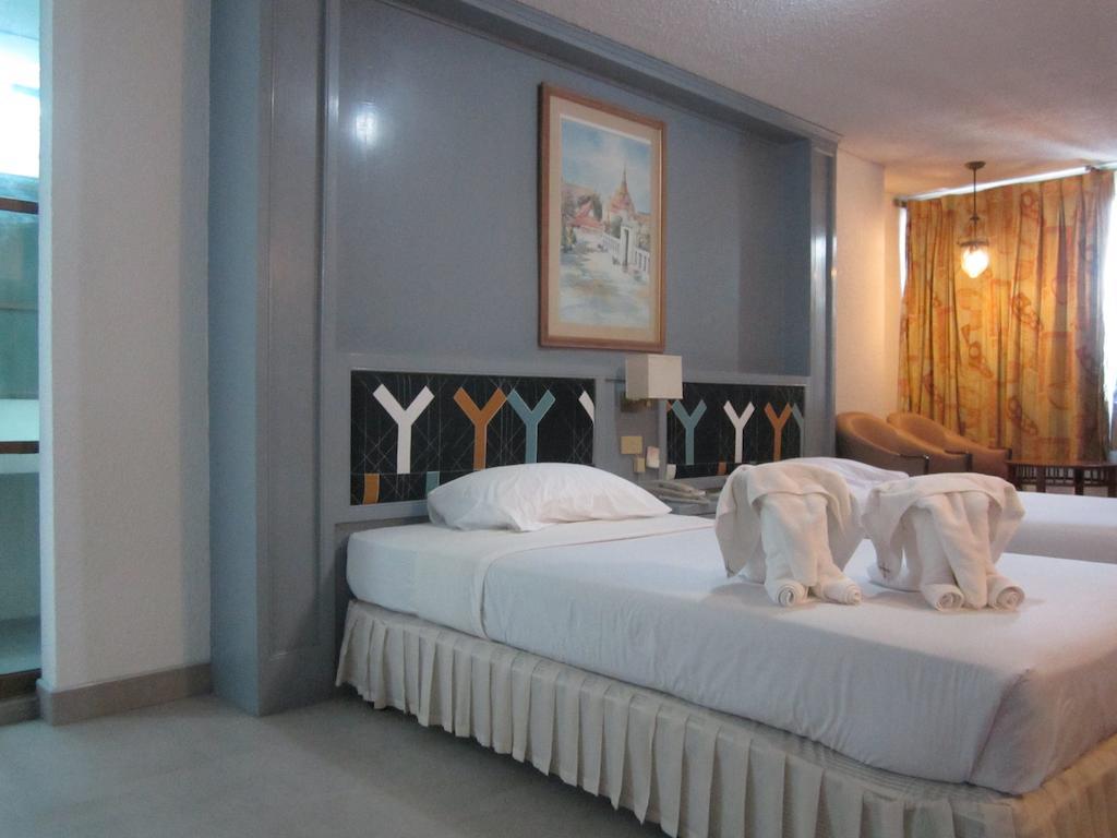 Lopburi Inn Hotel Room photo