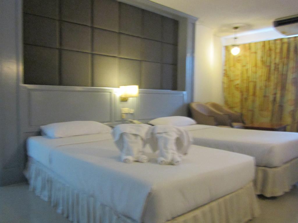 Lopburi Inn Hotel Room photo